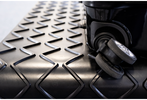 FNI-3EIW belt engineered for precision in weighing and packaging